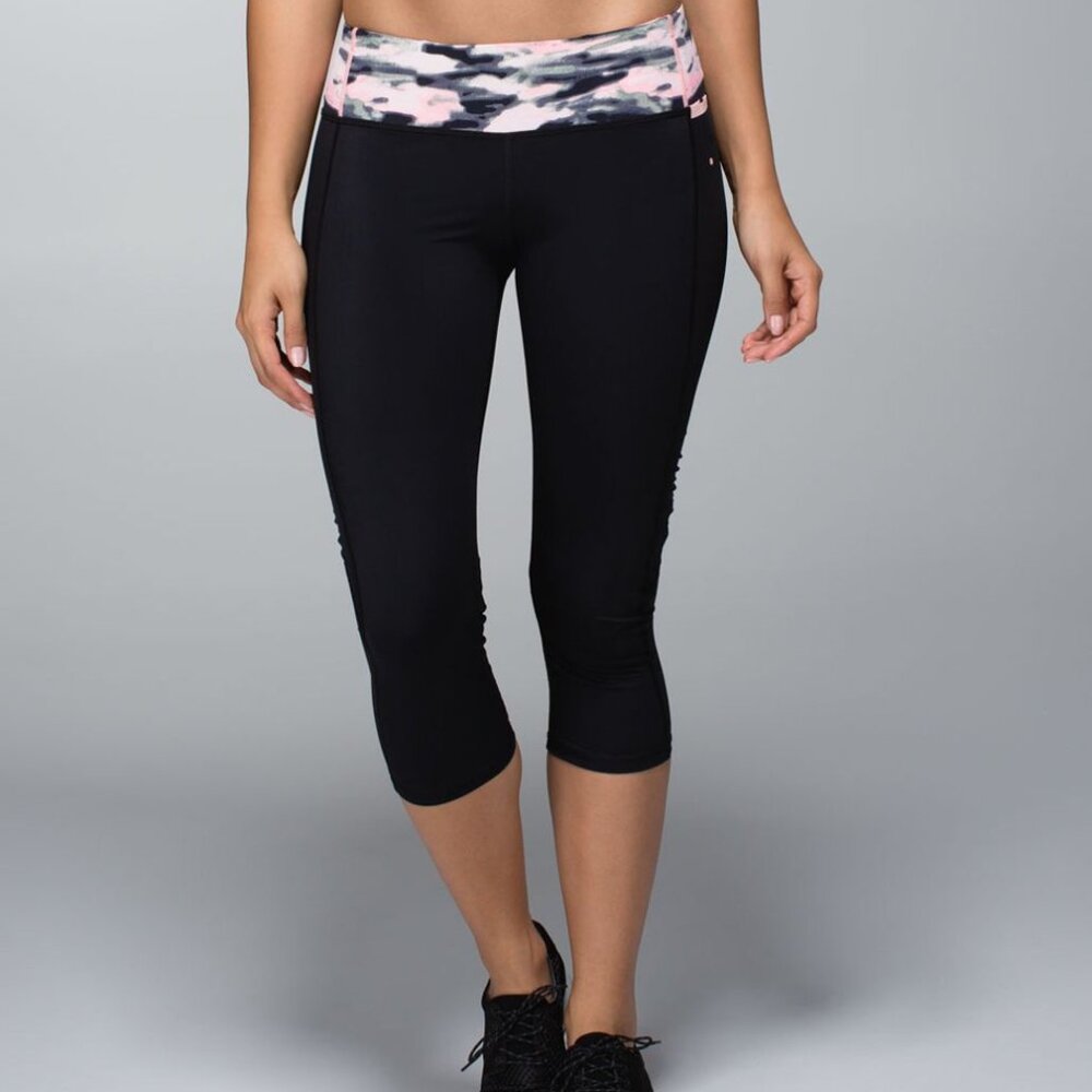 LULULEMON Water Bound Crop Wamo Camo Bleached Coral Pink Black Swim Size 6
